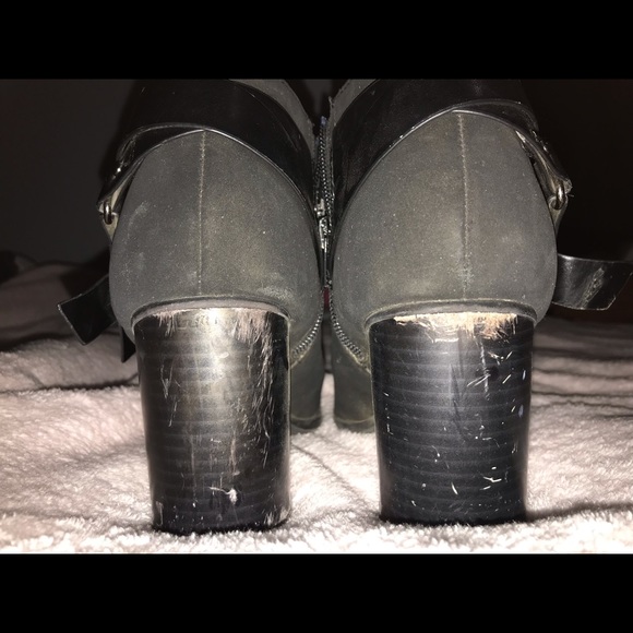 Woman’s shoes (Heels) - Picture 2 of 2